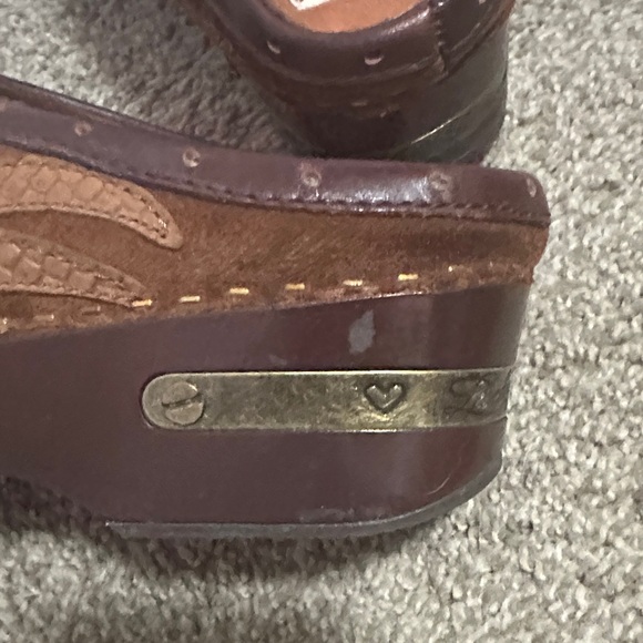 Lucky Brand Brown Suede Slip-Ons with Embroidered Design - Picture 6 of 7